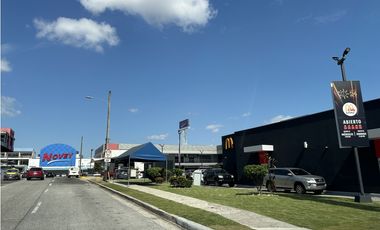 Se Alquila Local Comercial en Plaza Centenario