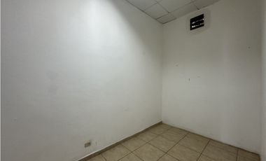 Se Alquila Local Comercial en Plaza Centenario