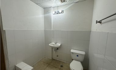 Se Alquila Local Comercial en Plaza Centenario