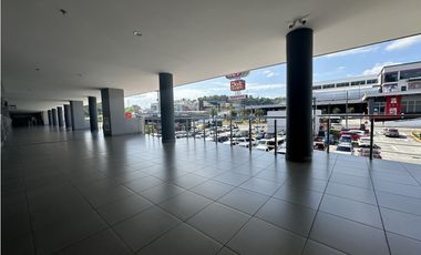 Se Alquila Local Comercial en Plaza Centenario