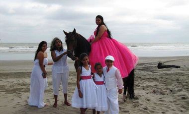 Las Valentinas, Alquiler de Local para Bodas al pie del mar en Playas Villamil