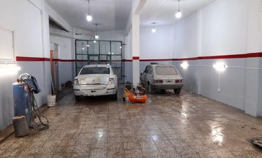 Vendo DOS Dptos. en planta alta y TRES locales en planta baja U$S 80.000 y cuotas. TOTAL: U$S 160.000.