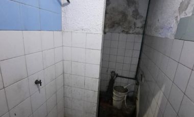 Vendo DOS Dptos. en planta alta y TRES locales en planta baja U$S 80.000 y cuotas. TOTAL: U$S 160.000.