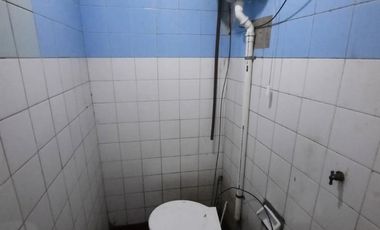 Vendo DOS Dptos. en planta alta y TRES locales en planta baja U$S 80.000 y cuotas. TOTAL: U$S 160.000.