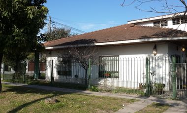 LONGCHAMPS - CHALET MUY BIEN UBICADO APTO CREDITO HIPOTECARIO