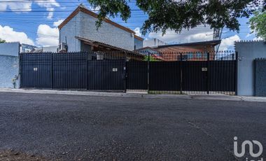 Casa para Oficinas en venta en Villas del Parque Querétaro