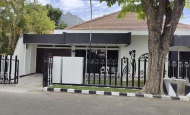 Rumah disewakan di Sukolilo, Surabaya