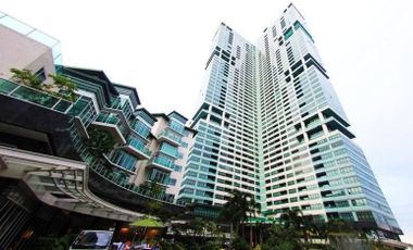 Fire Sale !! 1 Bedroom Condo with 1 Parking Slot For Sale in Edades Tower, Rockwell, Makati City