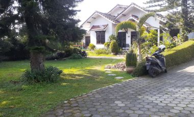 Dijual Villa di Batu, Malang Lokasi villa di nol jalan raya