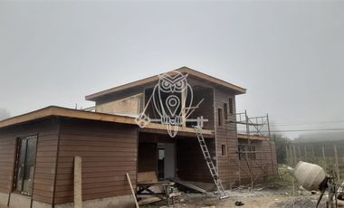 Casa en venta de 3 dorm. en Santo Domingo