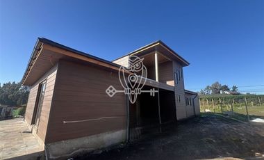 Casa en venta de 3 dorm. en Santo Domingo