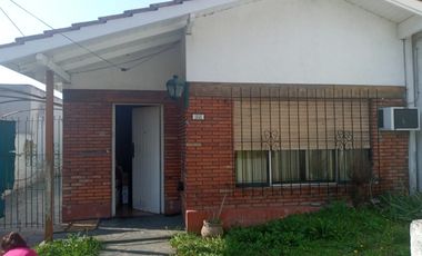 Casa  en Venta Villa Sarmiento / Moron (A034 1459)