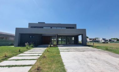 Espectacular casa en La Calesa, Pilará | VCO Propiedades