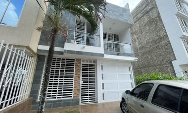 casa en arriendo/venta en ciudad real. Cod A4786