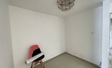 casa en arriendo/venta en ciudad real. Cod A4786