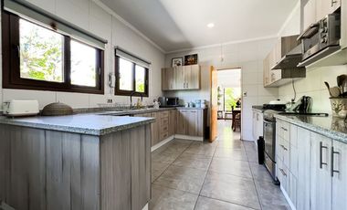 Casa En Venta En Requínoa (las Mercedes, Condominio) JARDÍN