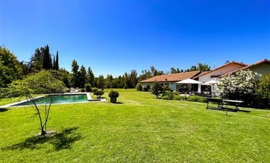 Casa En Venta En Requínoa (las Mercedes, Condominio) JARDÍN