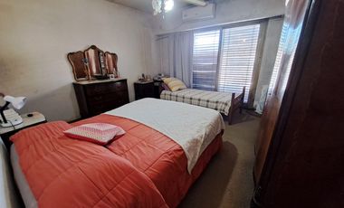 CASA EN 2 PLANTAS GELLY Y OBES AL 1300 V.SARMIENTO. 5 AMB. DOLARES 210.000 SUSANA QUINELLI NEGOCIOS INMOBILIARIOS.