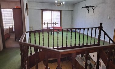 CASA EN 2 PLANTAS GELLY Y OBES AL 1300 V.SARMIENTO. 5 AMB. DOLARES 210.000 SUSANA QUINELLI NEGOCIOS INMOBILIARIOS.