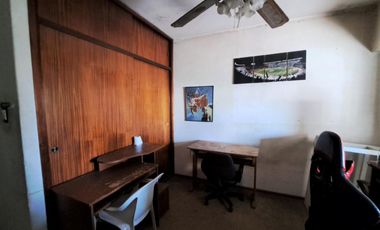 CASA EN 2 PLANTAS GELLY Y OBES AL 1300 V.SARMIENTO. 5 AMB. DOLARES 210.000 SUSANA QUINELLI NEGOCIOS INMOBILIARIOS.