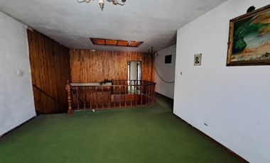 CASA EN 2 PLANTAS GELLY Y OBES AL 1300 V.SARMIENTO. 5 AMB. DOLARES 210.000 SUSANA QUINELLI NEGOCIOS INMOBILIARIOS.