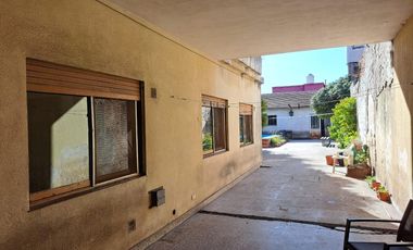 CASA EN 2 PLANTAS GELLY Y OBES AL 1300 V.SARMIENTO. 5 AMB. DOLARES 210.000 SUSANA QUINELLI NEGOCIOS INMOBILIARIOS.