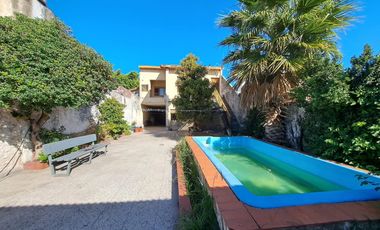CASA EN 2 PLANTAS GELLY Y OBES AL 1300 V.SARMIENTO. 5 AMB. DOLARES 210.000 SUSANA QUINELLI NEGOCIOS INMOBILIARIOS.