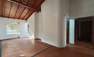 casa en venta en santa maria del rosario. Cod V31997