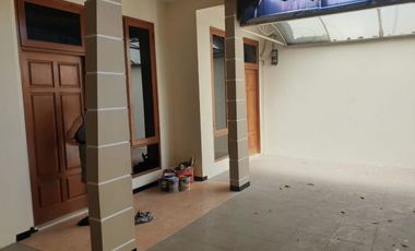 Rumah Dharmahusada Indah Utara STRATEGIS, BARU RENOV, SIAP HUNI