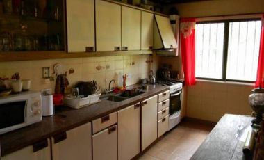 Casaquinta de categoría en La Reja lado norte. VENTA