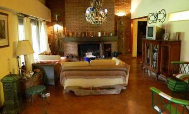 Casaquinta de categoría en La Reja lado norte. VENTA