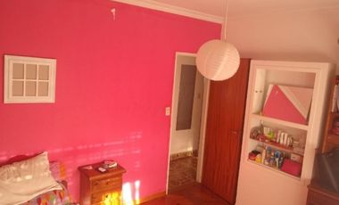 Hermoso chalet de estilo construido sobre amplio lote de 8,66 x 54,57