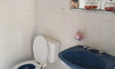 Hermoso chalet de estilo construido sobre amplio lote de 8,66 x 54,57