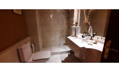 Luminoso, 286 mts, 3hab3bañ family Room Pieza Serv 3est