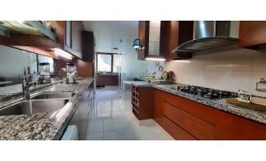 Luminoso, 286 mts, 3hab3bañ family Room Pieza Serv 3est