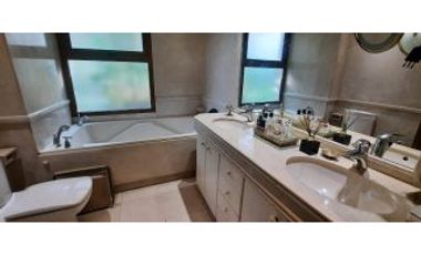 Luminoso, 286 mts, 3hab3bañ family Room Pieza Serv 3est