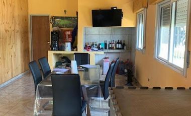 VENTA CASA QUINTA CON PILETA FLORENCIO VARELA