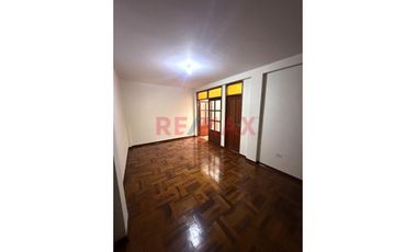 Alquiler Departamento En 1º Piso - Urb San Andrés I
