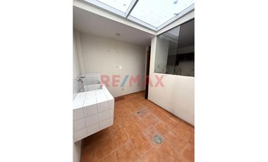 Alquiler Departamento En 1º Piso - Urb San Andrés I