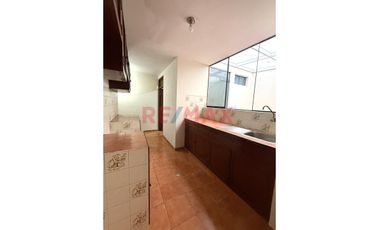 Alquiler Departamento En 1º Piso - Urb San Andrés I