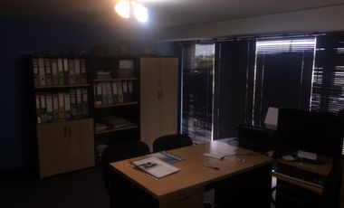 GALPON CON OFICINAS AL FRENTE