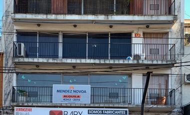 GALPON CON OFICINAS AL FRENTE