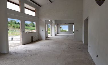Casa de venta en Yunguilla- La Guanabana  – código:14998