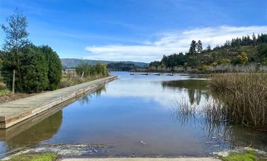 Sitio de 5.696 m2 en primera fila - Lago Vichuquén