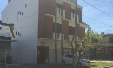 Importante casa de 260 m2, Quilmes Oeste.