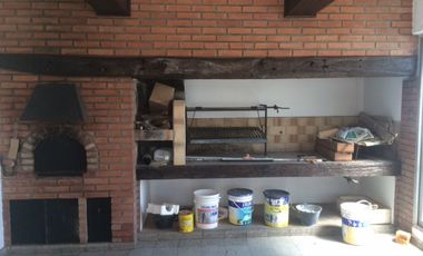 Importante casa de 260 m2, Quilmes Oeste.