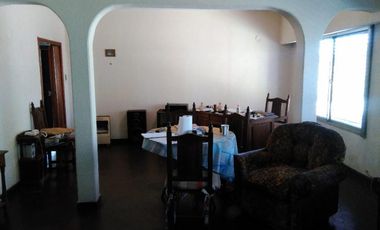 Importante casa de 260 m2, Quilmes Oeste.