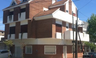 Importante casa de 260 m2, Quilmes Oeste.