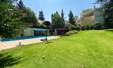 Casa mediterránea, con gran jardín. Golf de Manquehue