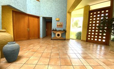 Casa mediterránea, con gran jardín. Golf de Manquehue